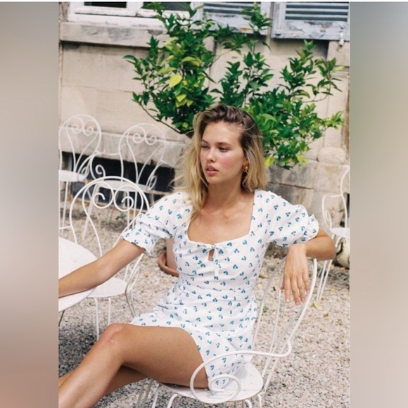 With Jean Juliette White Floral Mini
Dress M - Picture 3 of 6